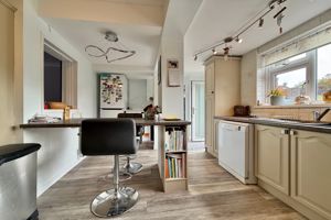 Kitchen/Breakfast Room- click for photo gallery